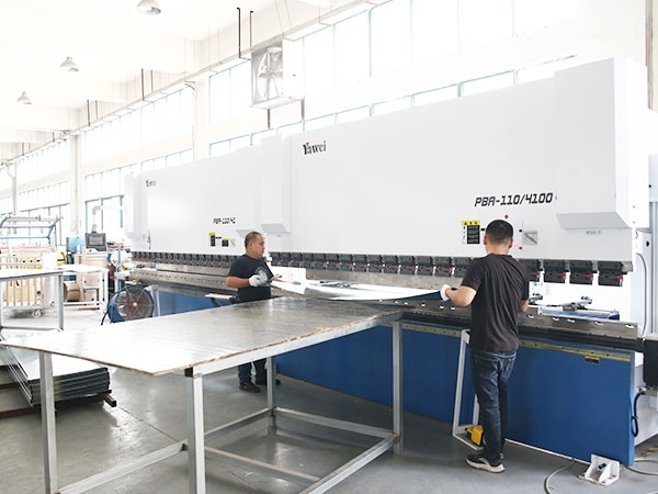折彎機